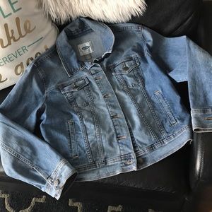 *EXCELLENT CONDITION* Trendy Denim Jacket